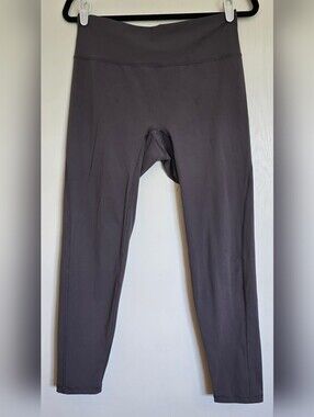 Paragon women's athletic leggings in gray. Features a high-rise waistband